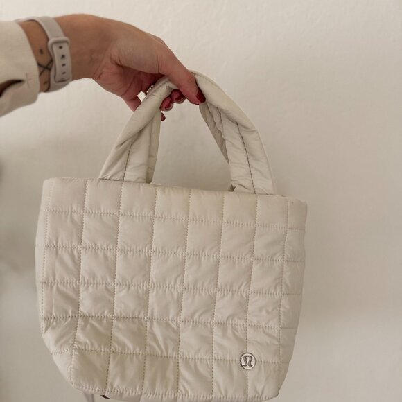 Lululemon Quilted Grid Tote Bag - Picture 4 of 13